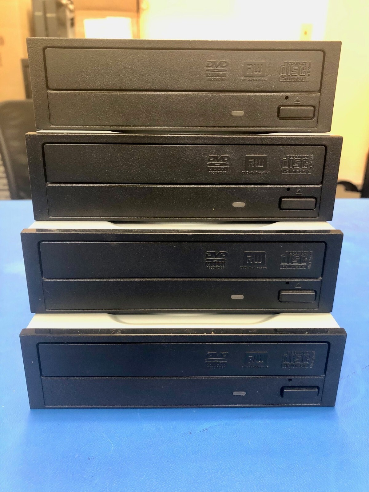 Lot of 4 Dell 0FY13D DH-16AESH13B DVD/CD Rewritable Drive