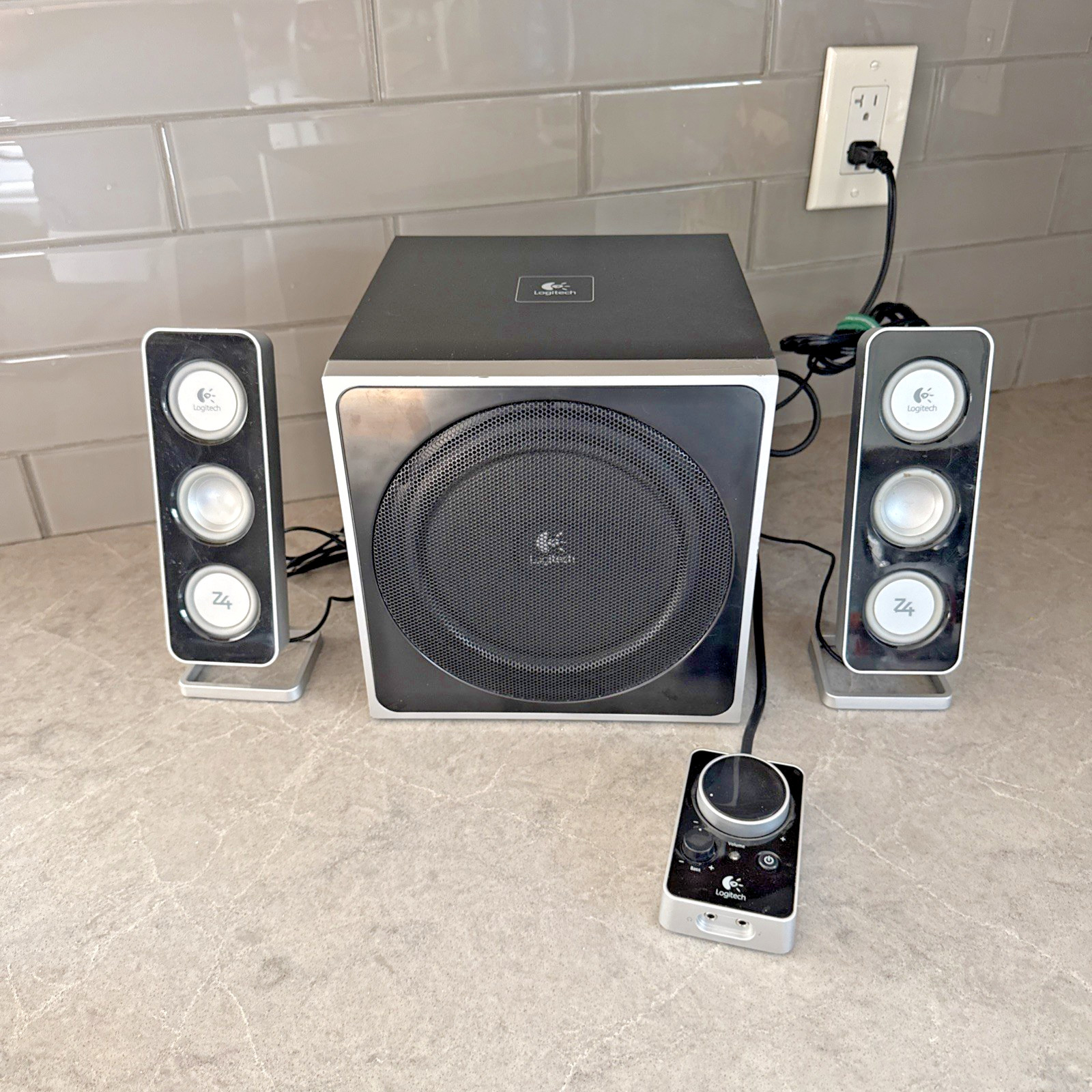 Logitech Z4 Computer Speakers, Subwoofer, Original Wired Desktop Control Pod ++