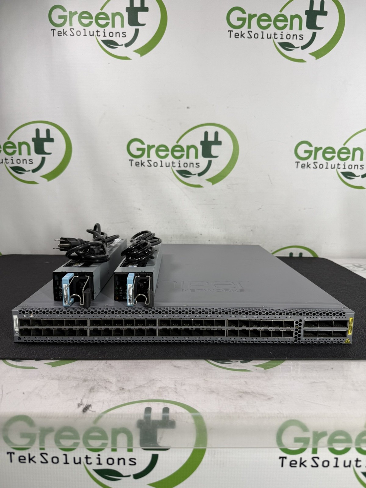 Juniper QFX5100-48S-3AFI 48x 10Gb SFP+ 6x 40G QSFP+ Network Switch 2x AC B2F Air