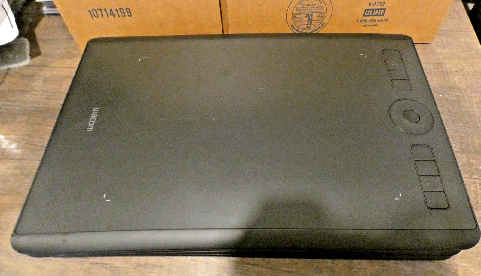 PTH-660 Wacom Intuos Pro Medium Drawing Tablet Windows & Mac USB-C Bluetooth