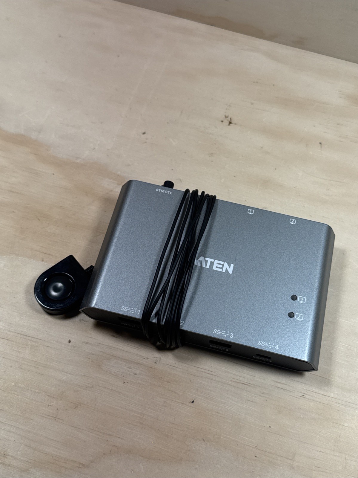 ATEN US3342 2-Port USB-C Gen 2 Sharing Switch with Power Pass-Through USB 3.1
