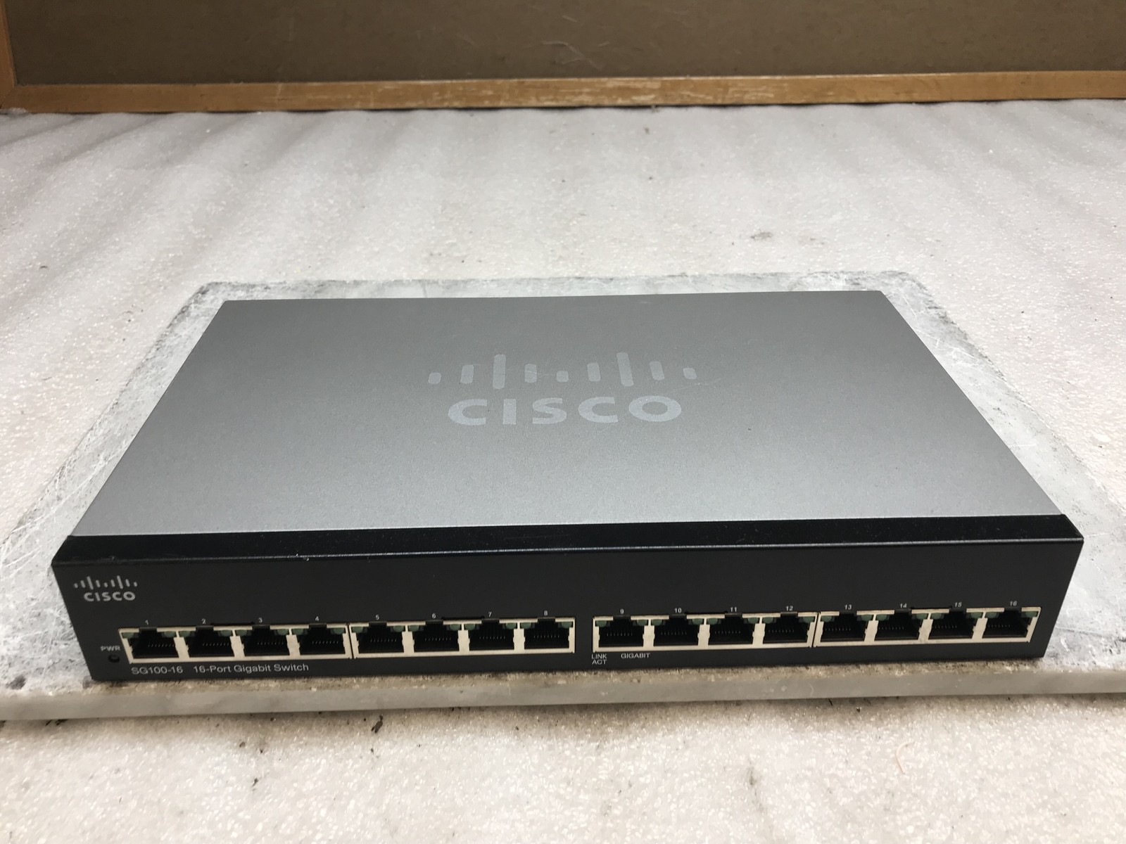 Cisco SG100-16 16-Port Gigabit Unmanaged Network Switch SG100-16 V02