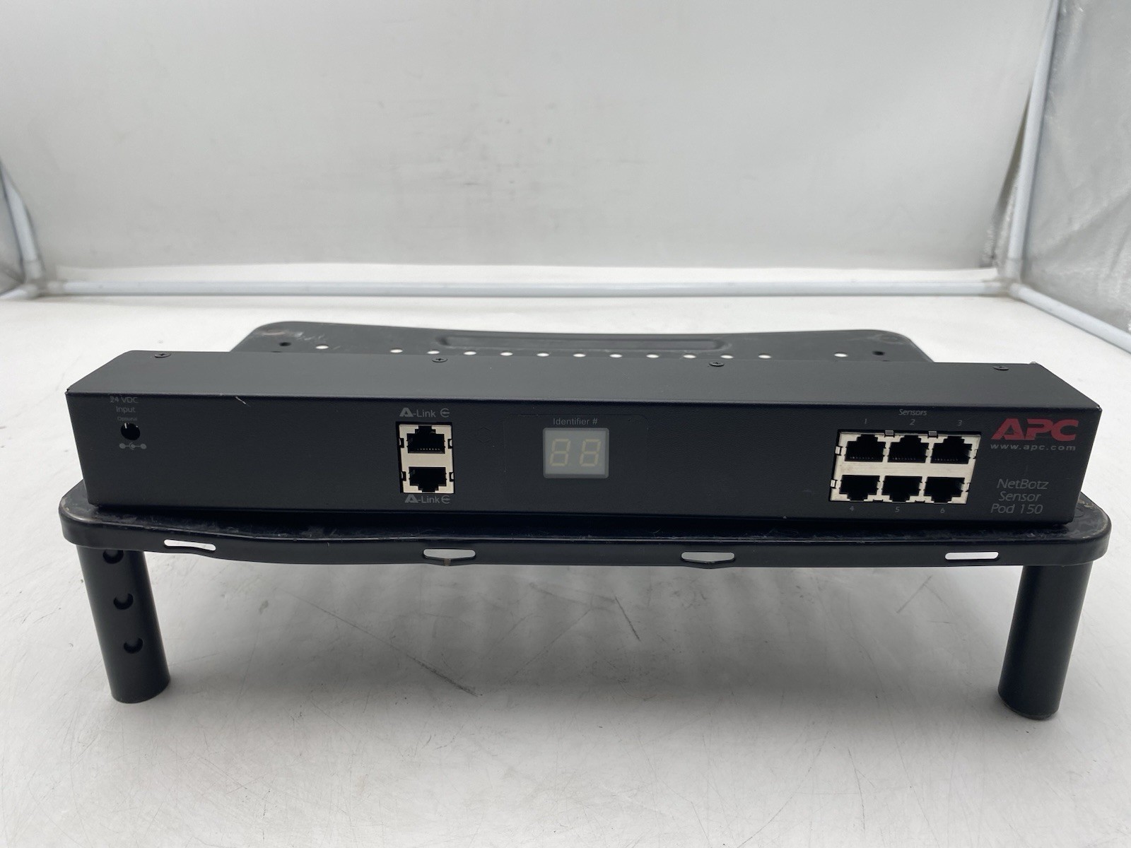 APC NBPD0150 NetBotz Sensor POD 150 Series Supports 6 Universal Sensors