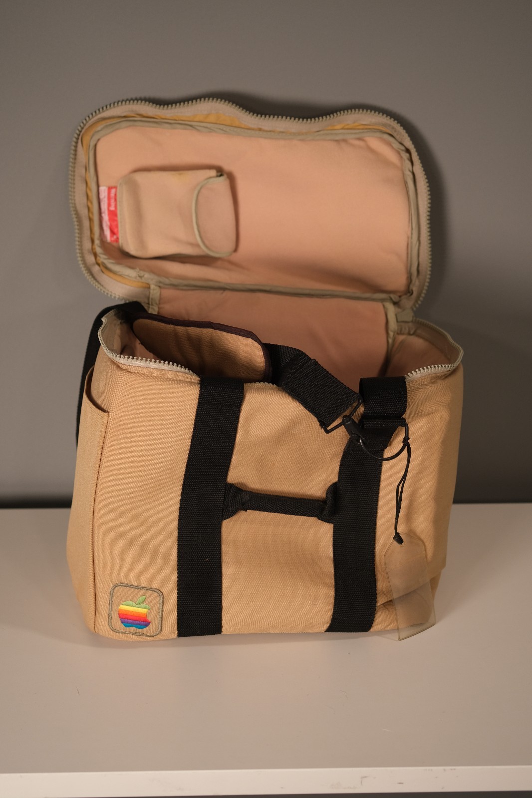Vintage Macintosh 80s soft travel bag tote carry case w/strap & tag holder