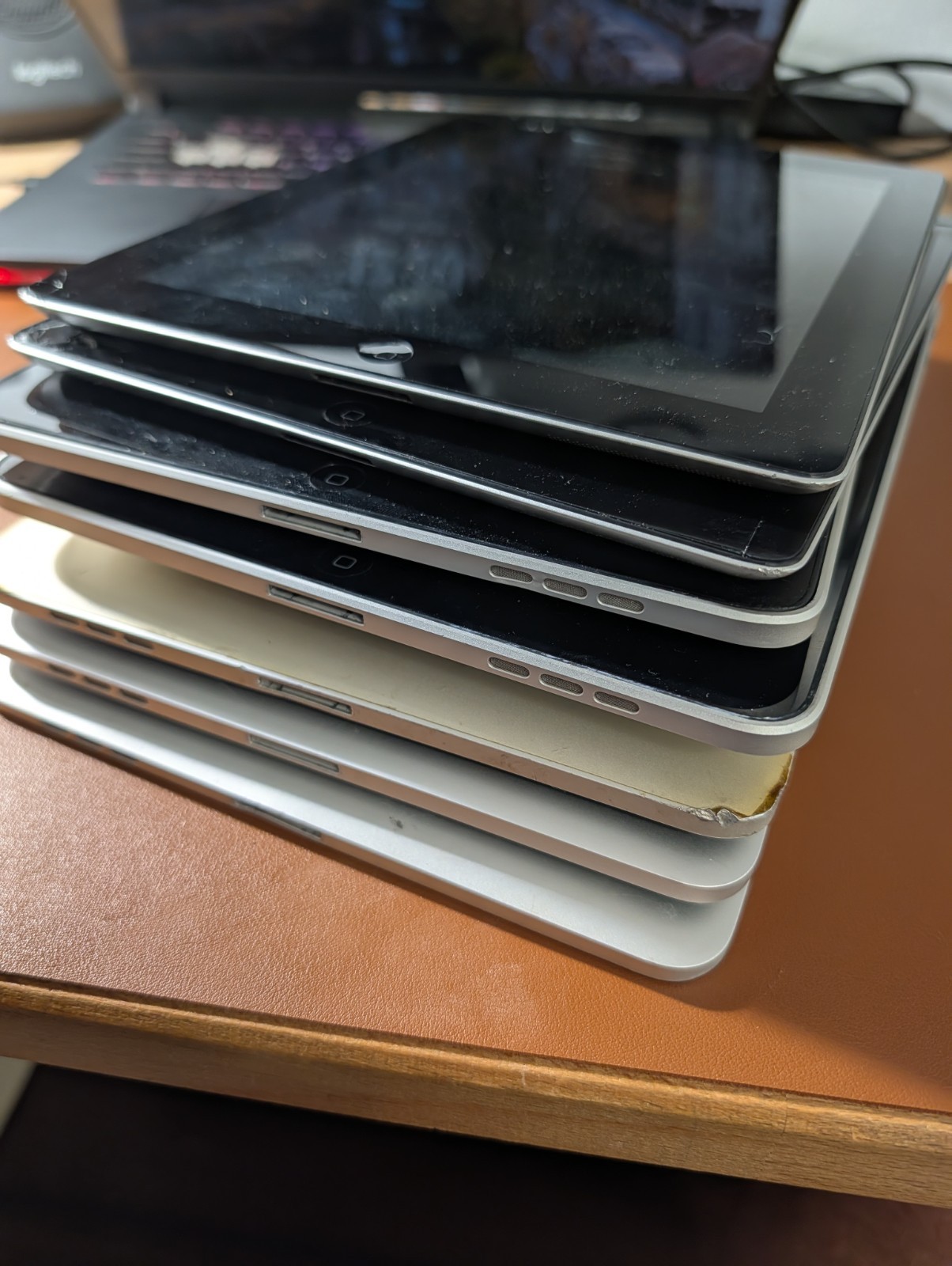 7x APPLE IPAD 1st Gen 2x A1219 & 3x A1337 2x A1395 LOT BULK 64GB 16GB *no boot*