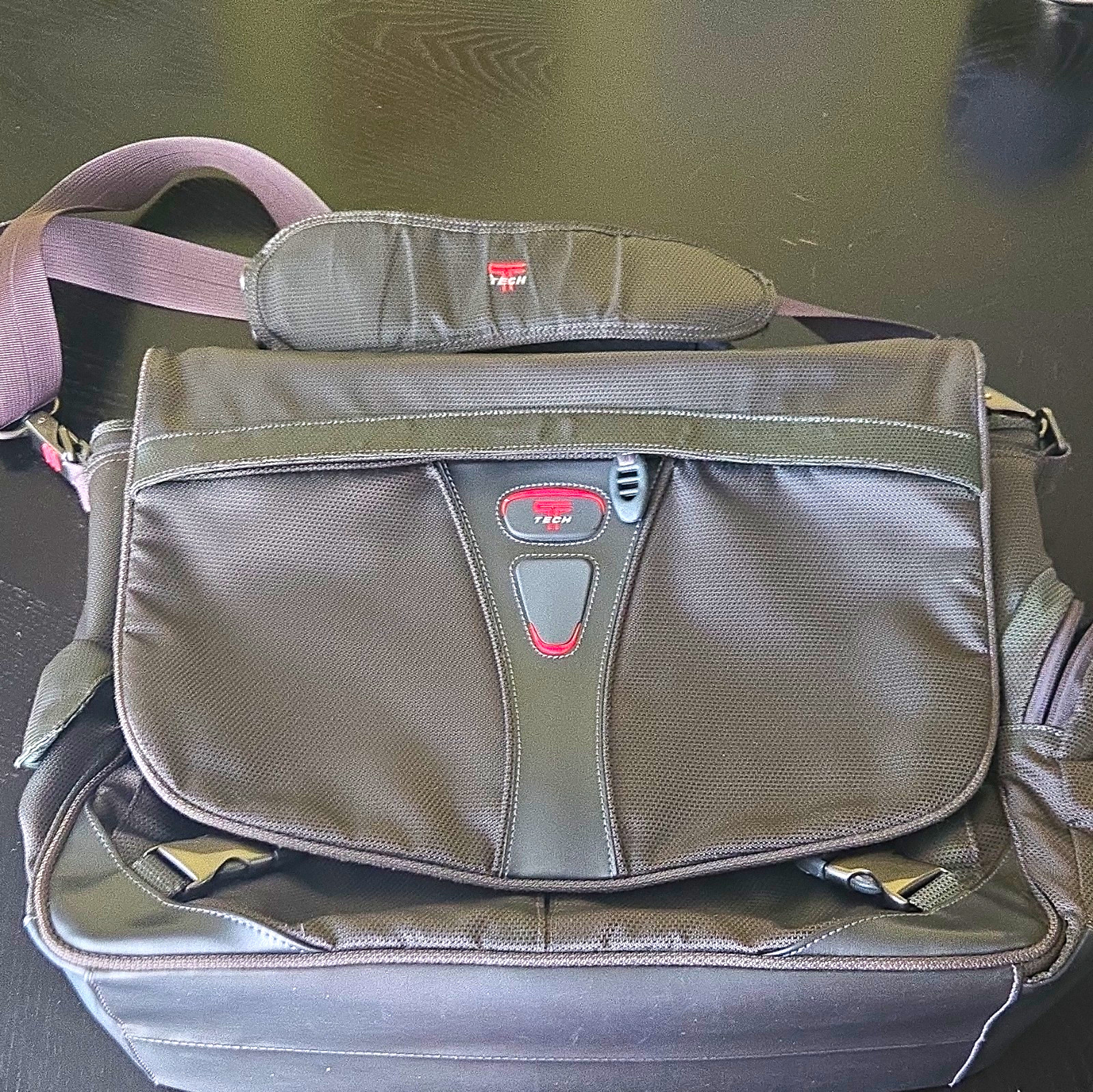 Tumi T-tech Classic 5506GRH Messenger Bag Briefcase Laptop Bag.