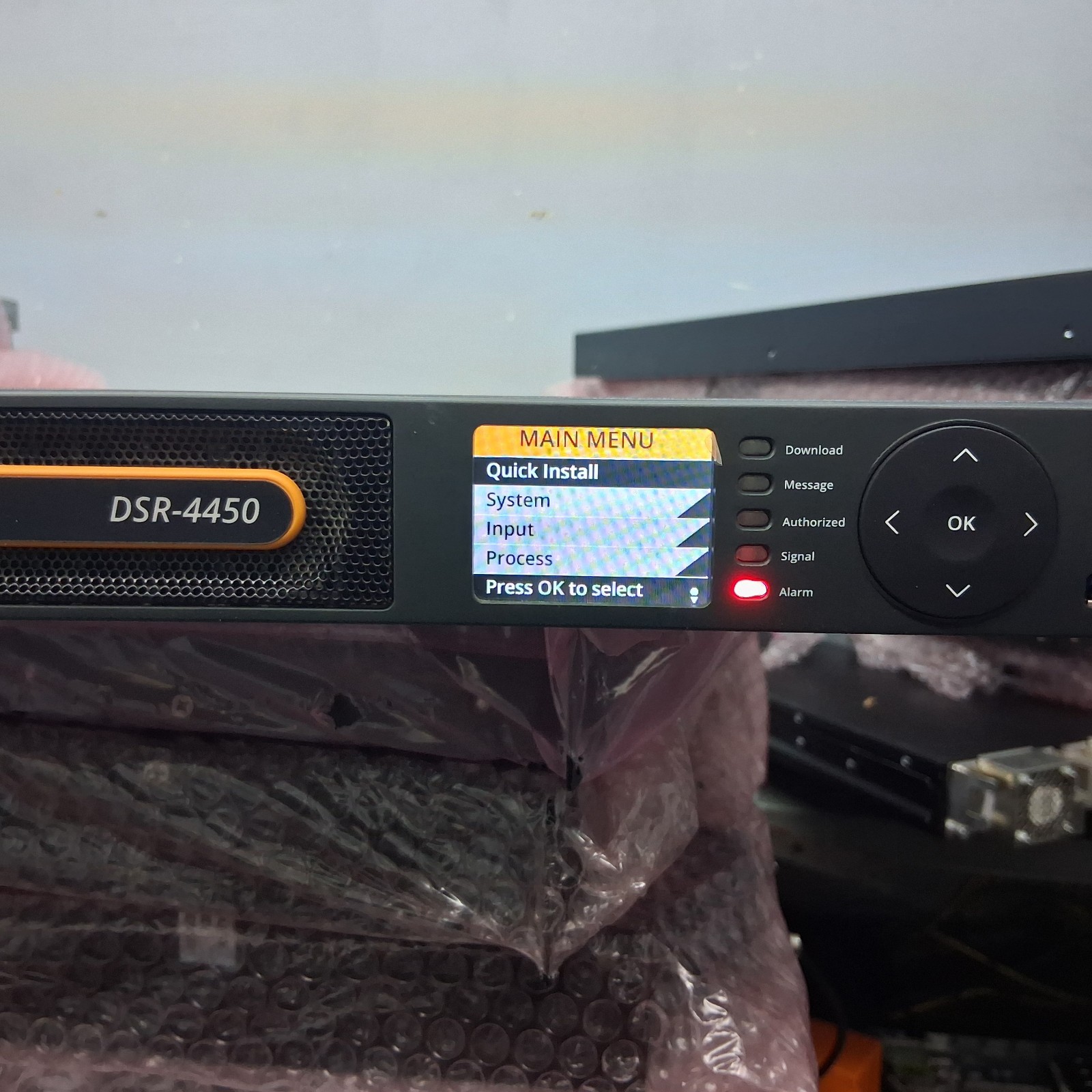Arris DSR-4450 612320-001-00 Commercial Satellite Integrated Receiver Decoder.