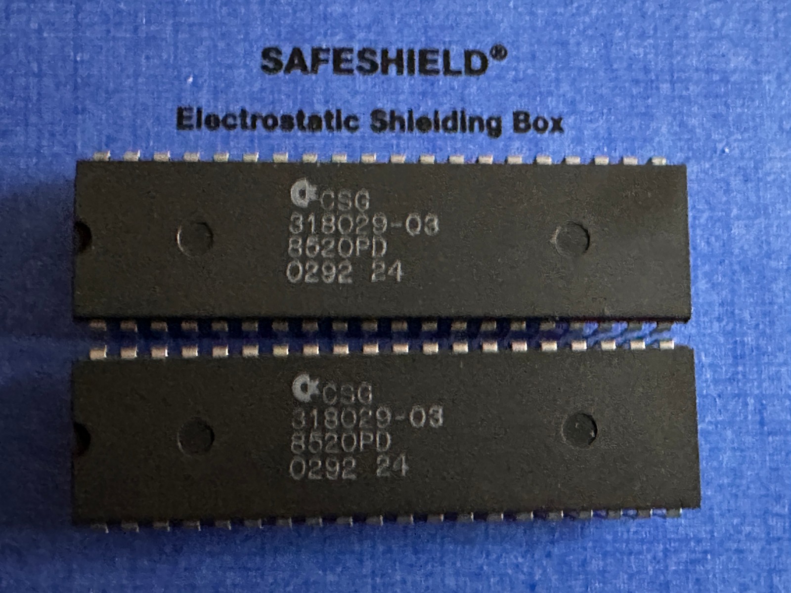 8520PD CSG ODD EVEN (x2) from an Amiga 500 rev.6A... #02 92