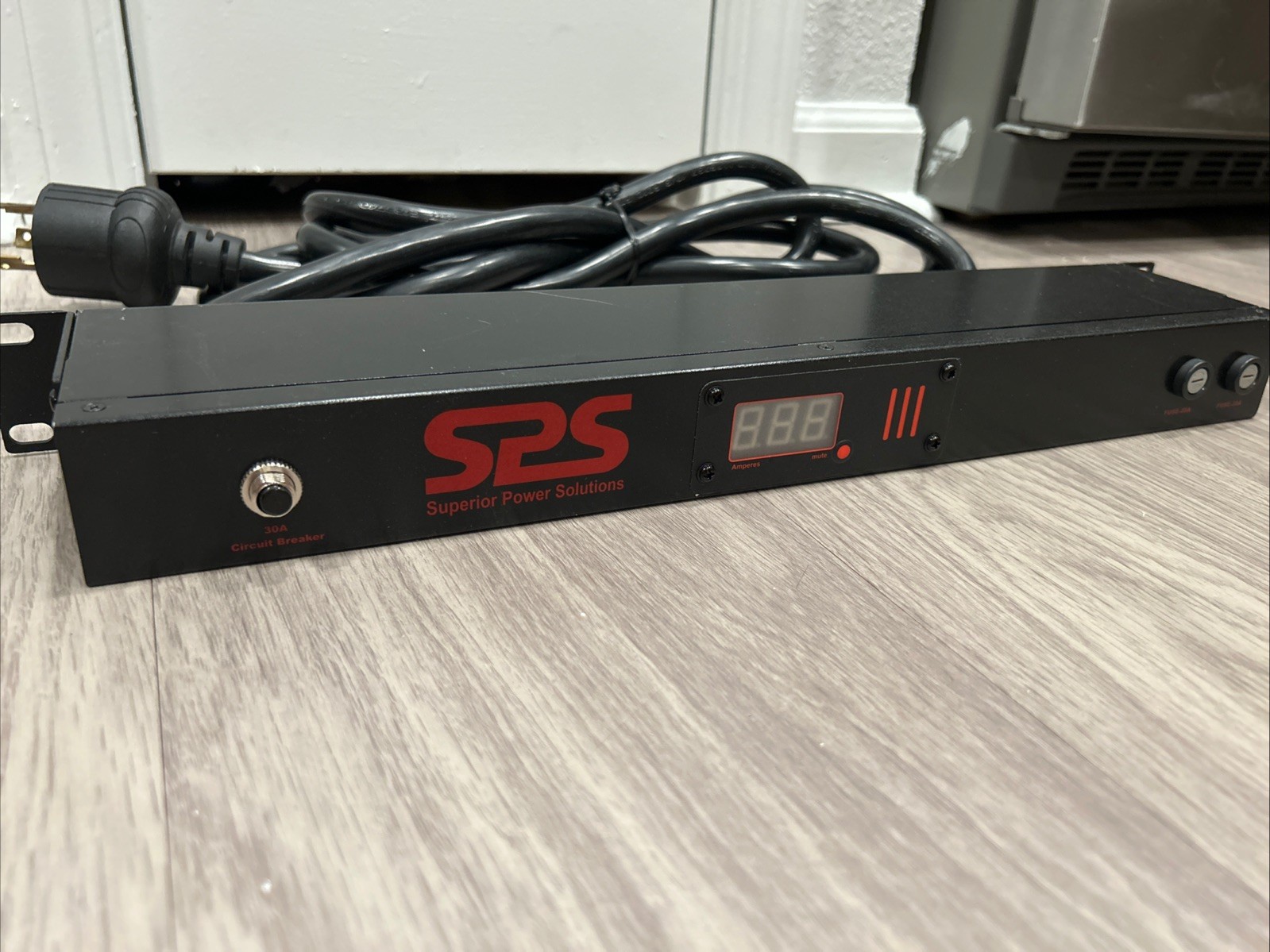 NEW SUPERIOR POWER SOLUTIONS SPS-30 METERED PDU 24A 110V 10x NEMA 5-20 L5-30P