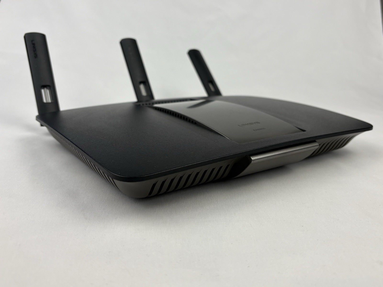 LINKSYS EA6900 V1.1 Dual Band Wireless Router (No Power Cable) As Is