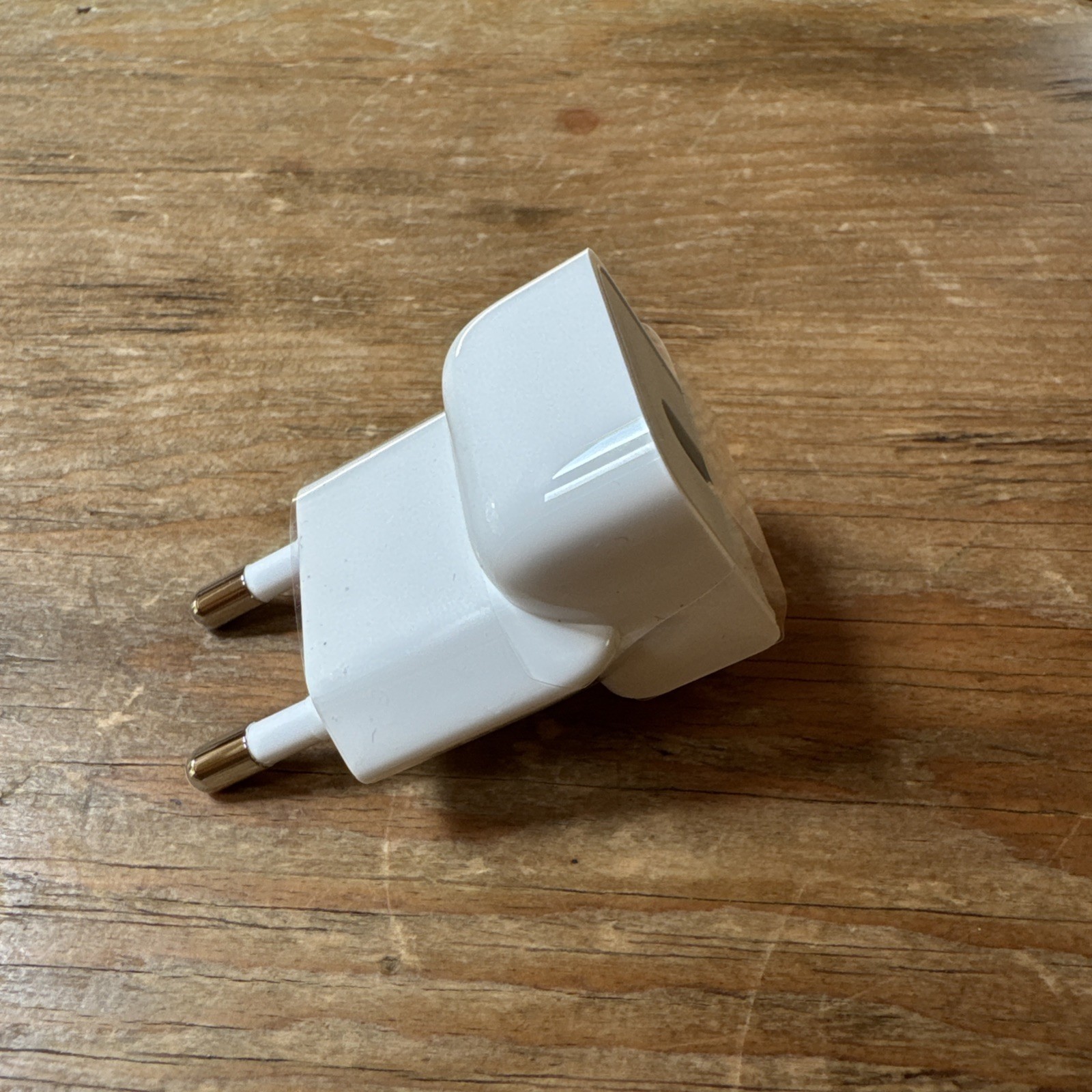 Apple European Power Adapter 250 VAC 2.5A Model A1558 Longwell China