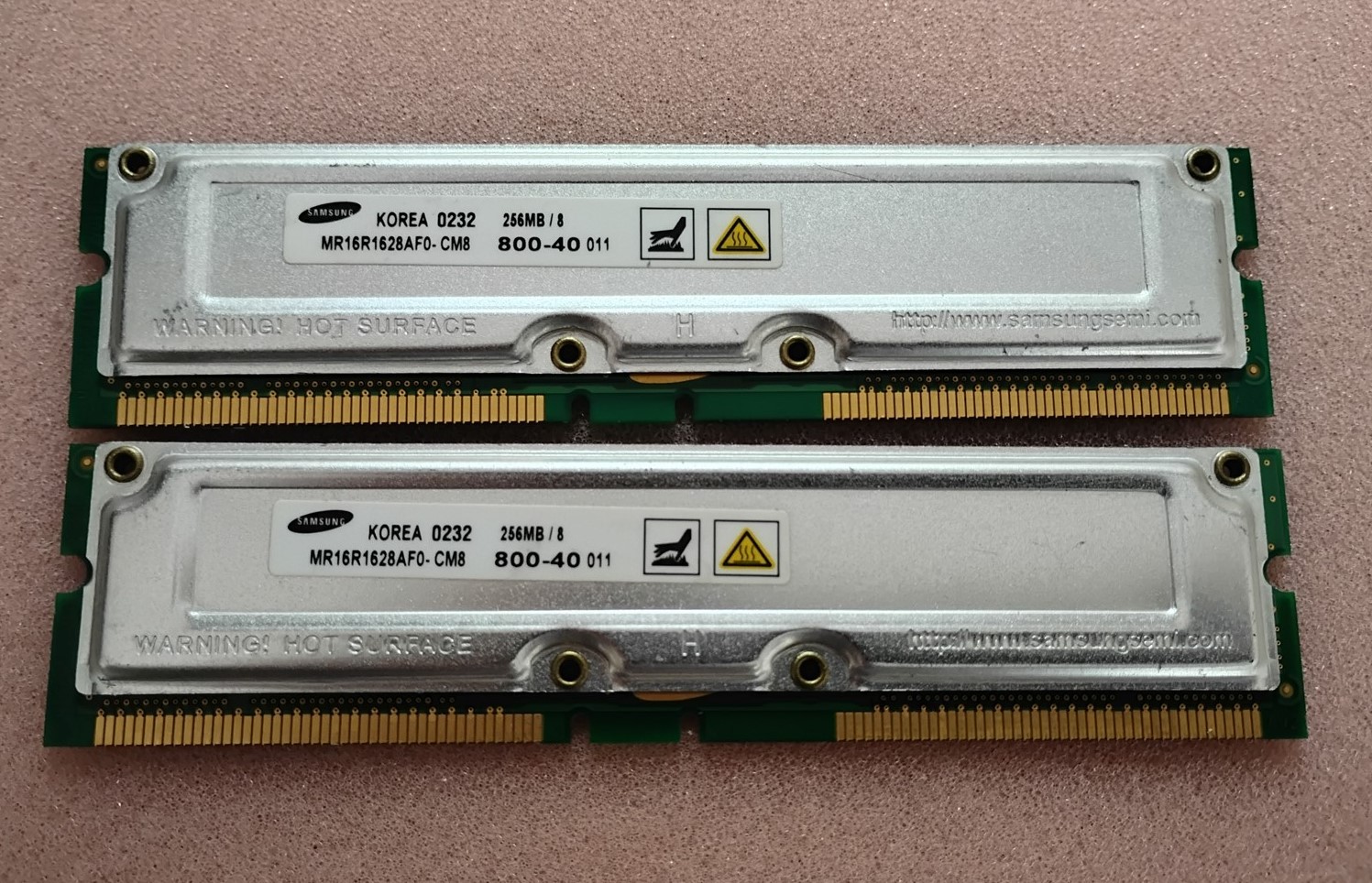 Samsung 512MB Kit 2x256MB MR16R1628AF0-CM8 PC800-40 184-Pin RDRAM RIMM AS-IS
