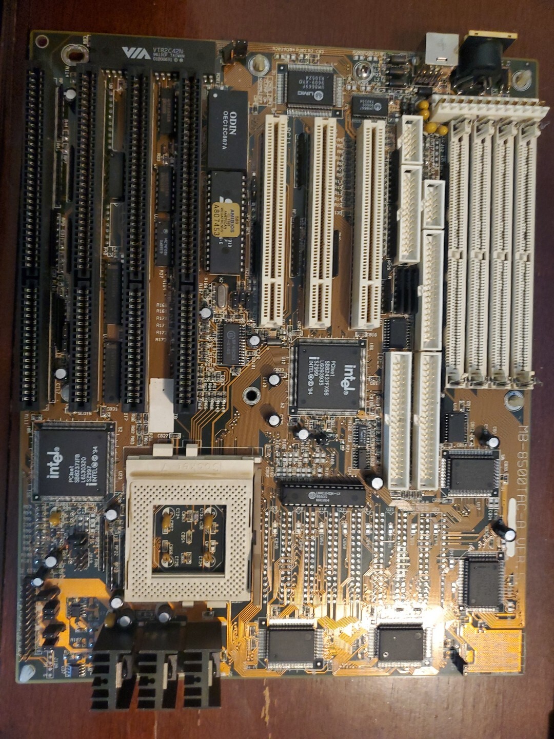 BIOSTAR Motherboard Socket 7 ISA (MB-8500TAC-A)