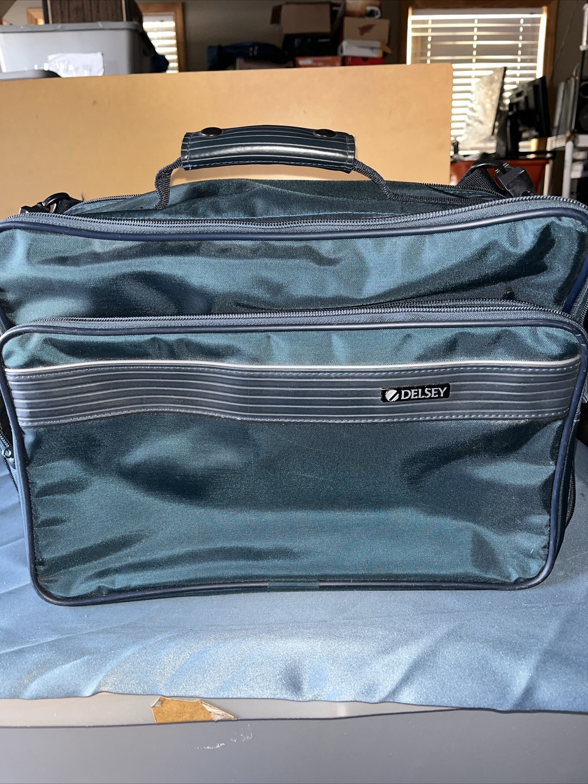 Delsey laptop computer/ messenger bag/ 17”/ Blue