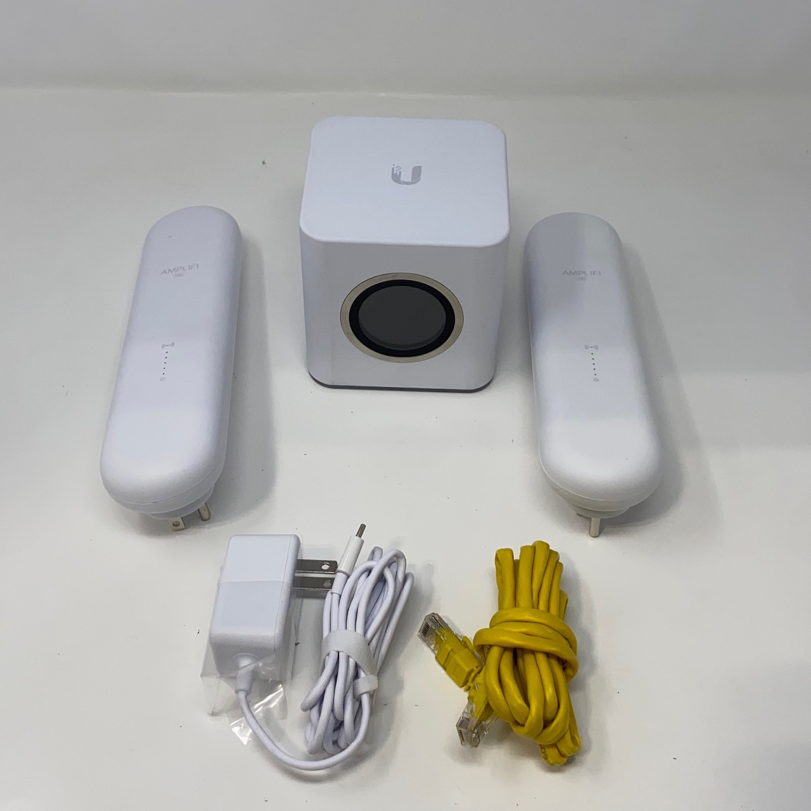 Ubiquiti AmpliFi HD Mesh WiFi System (Router + 2 MeshPoints) - White
