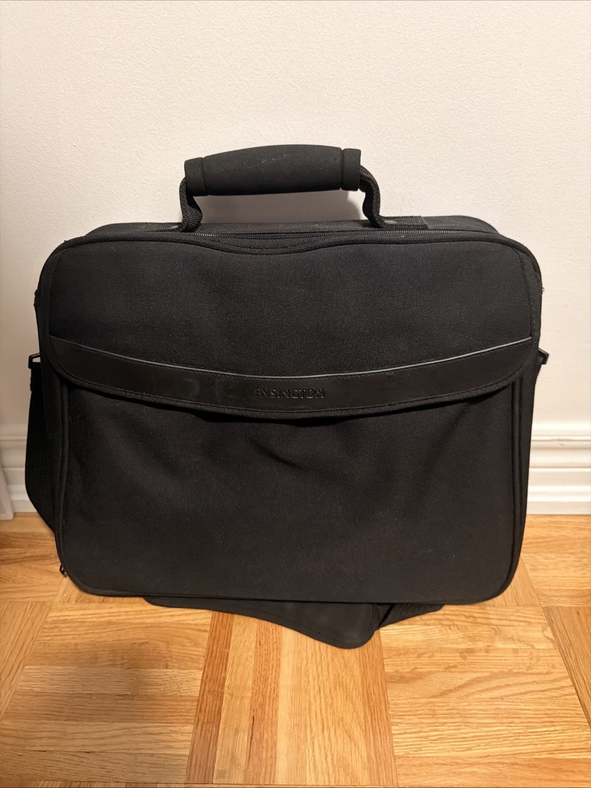 Kensington SP30 15.6" Laptop Carrying Case Briefcase Black 62560 Used