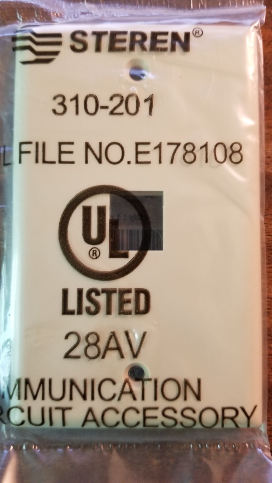Steren Keystone 1 - Port Wall Plate, Ivory. Item # 310-201. Qty of 10 per bag.