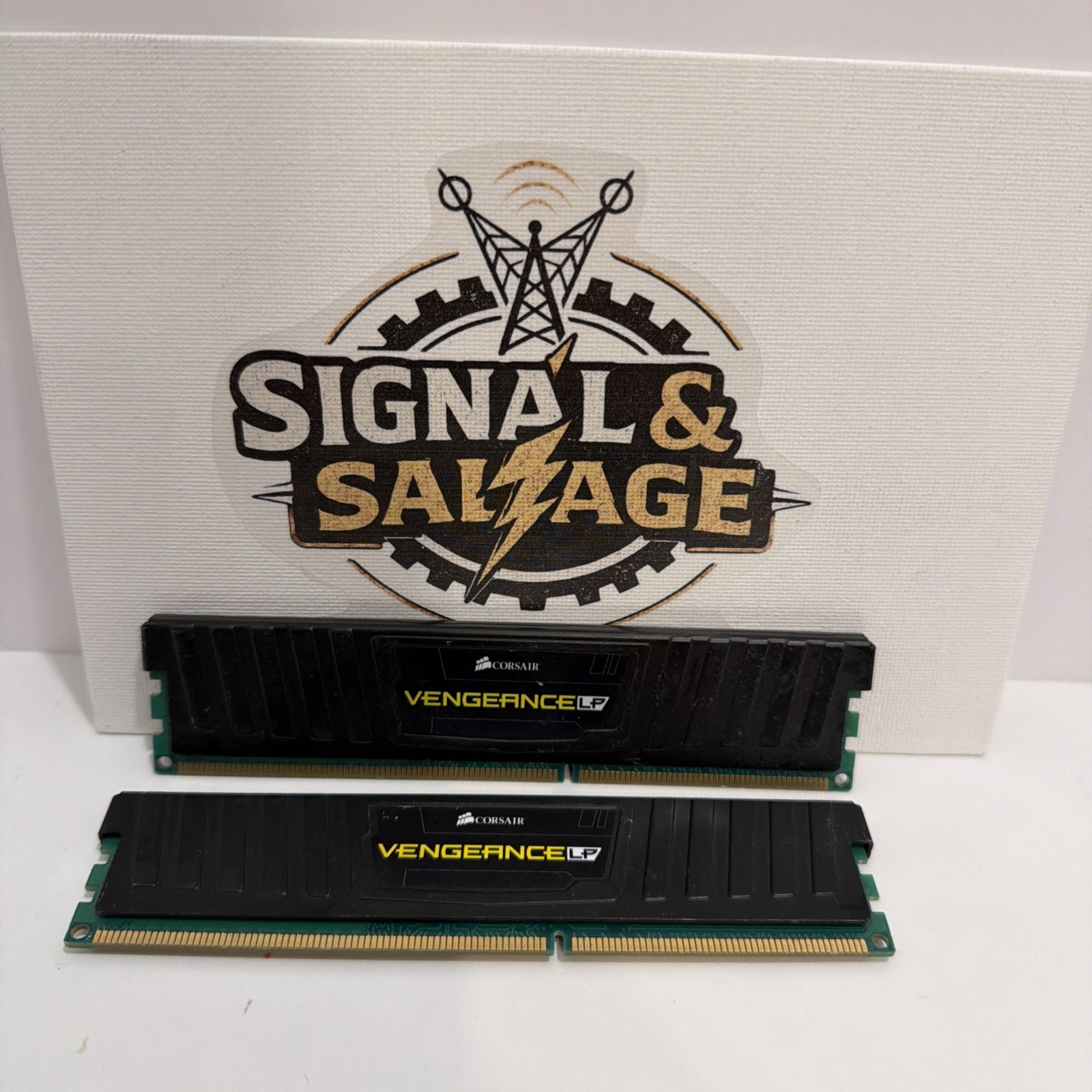 Corsair Vengeance LP 8GB (2x4GB) DDR3-1600 DIMM 240-Pin CML8GX3M2A1600C9
