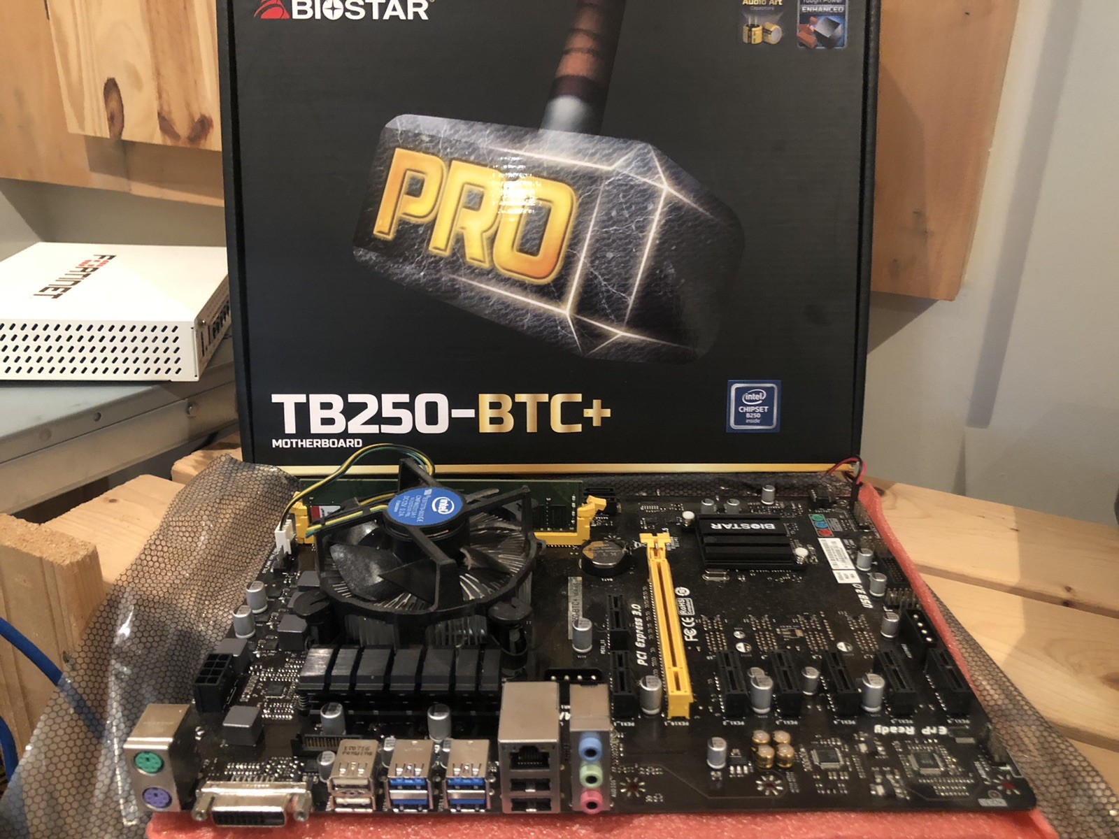 BIOSTAR TB250-BTC PRO - 8 GB Ram - Intel Celeron G3930 + Heatsink - switch+Led