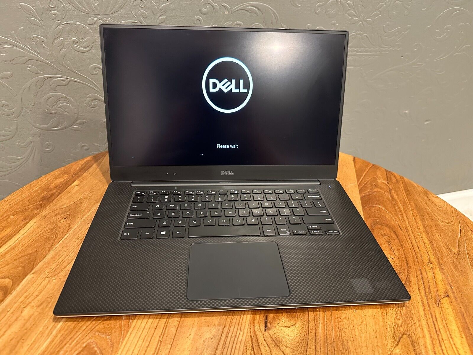 Dell XPS 15 9560 - Silver - 16GB RAM - 238GB SSD - Used