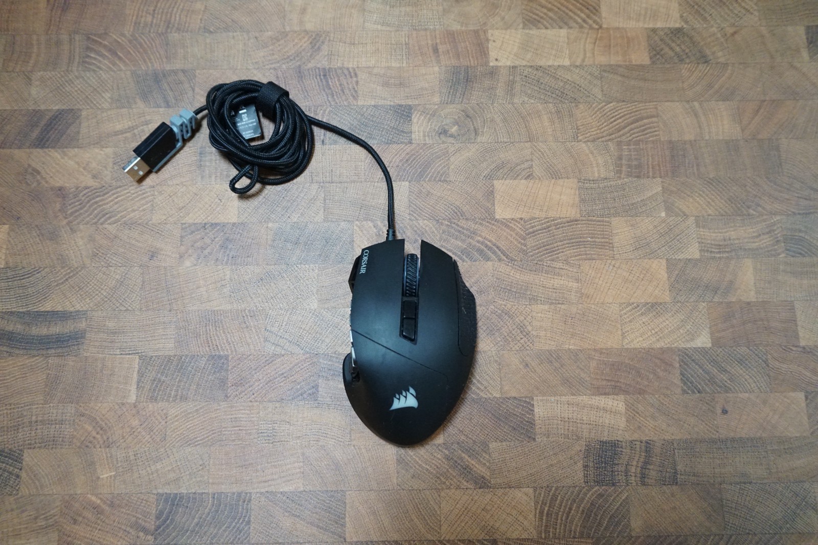 Corsair Scimitar Pro RGB - 16,000 DPI Optical Sensor - 12 Programmable Buttons