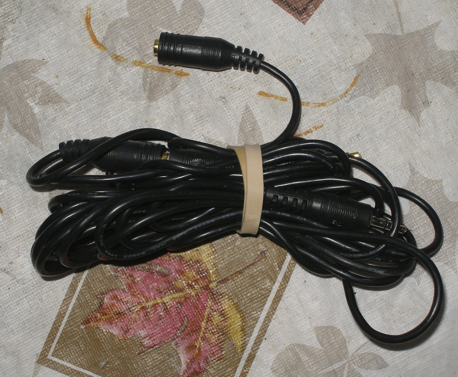 lot of 5 mini stereo audio jack  cables, adapter, splitter 18 feet rca
