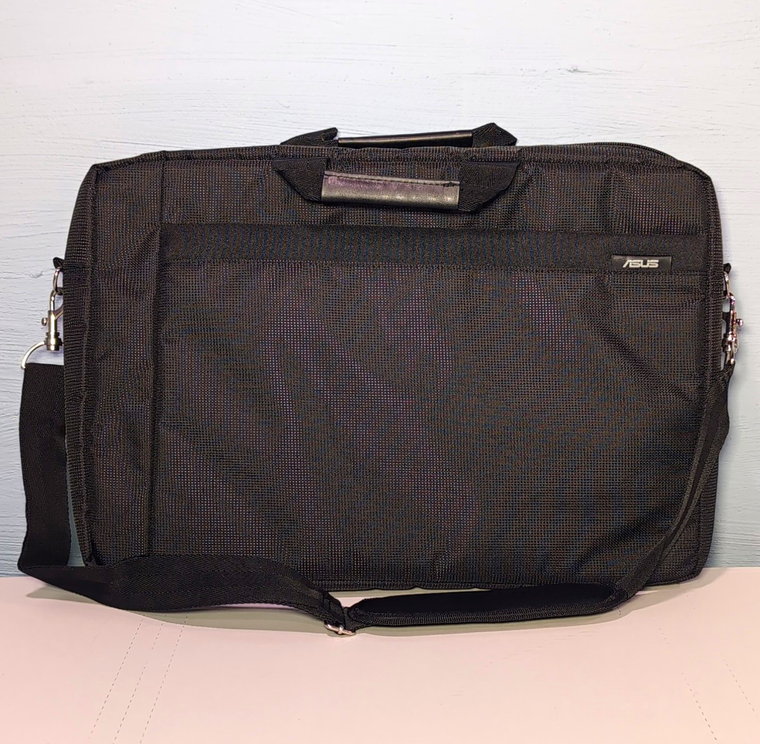 ASUS Black Nylon Padded 15 in Laptop Shoulder/Messenger Bag Universal Fit Strap