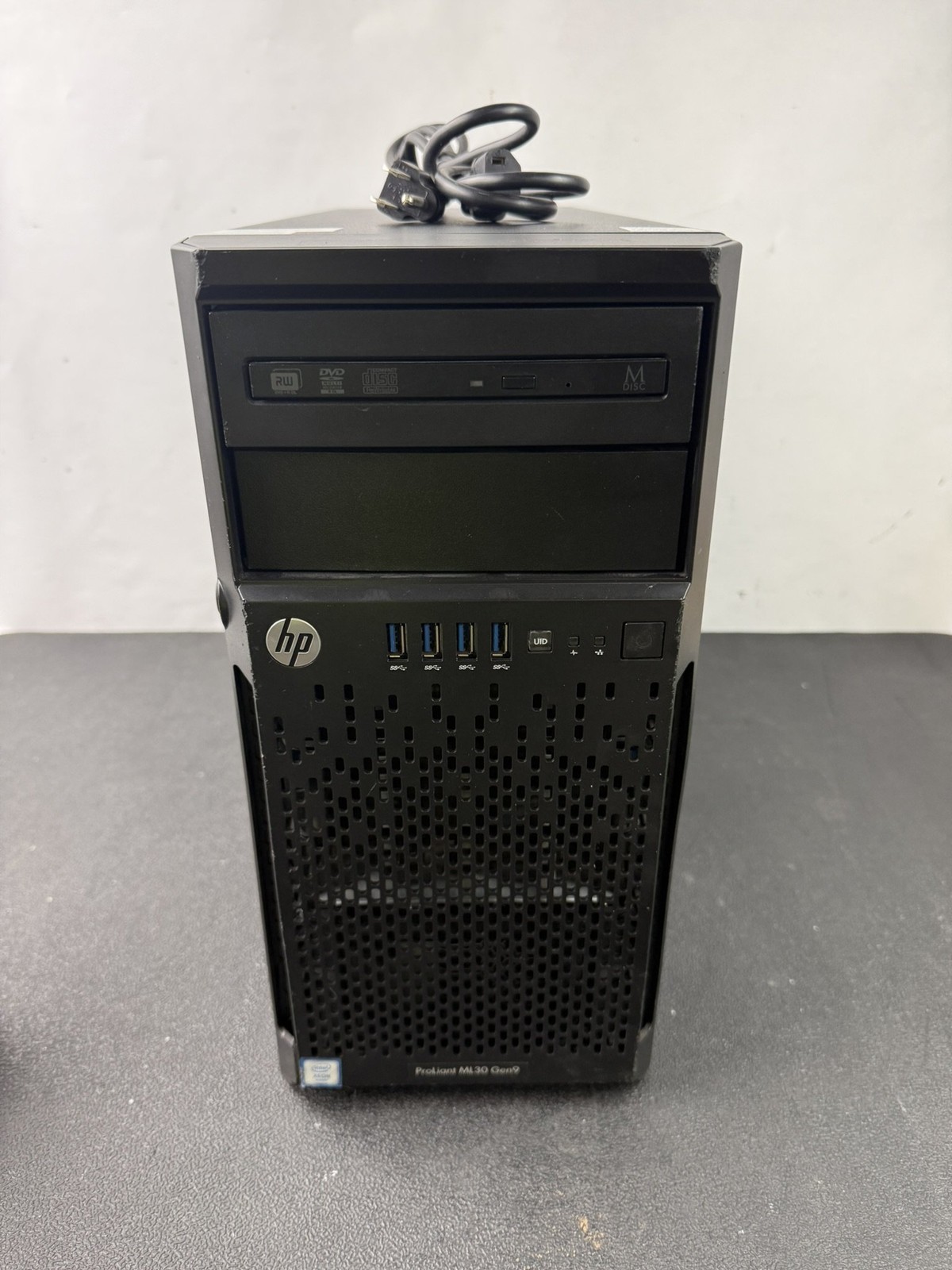 HP ML30 G9 4 Bay 3.5" 1x E3-1230v5 3.40GHz B140i Server - NO RAM or HDDs - READ