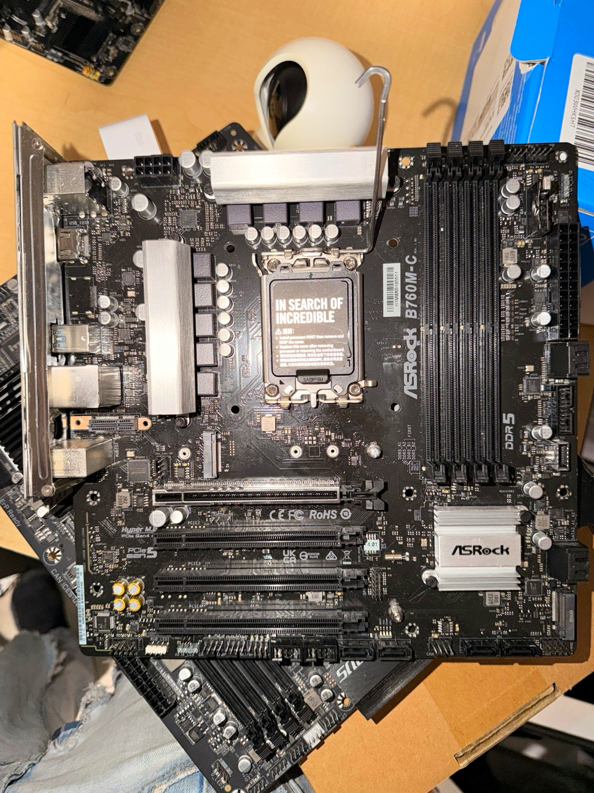 ASRock B760M-C MicroATX Intel LGA1700 DDR5 SDRAM 4DIMM M.2 USB3 RJ45