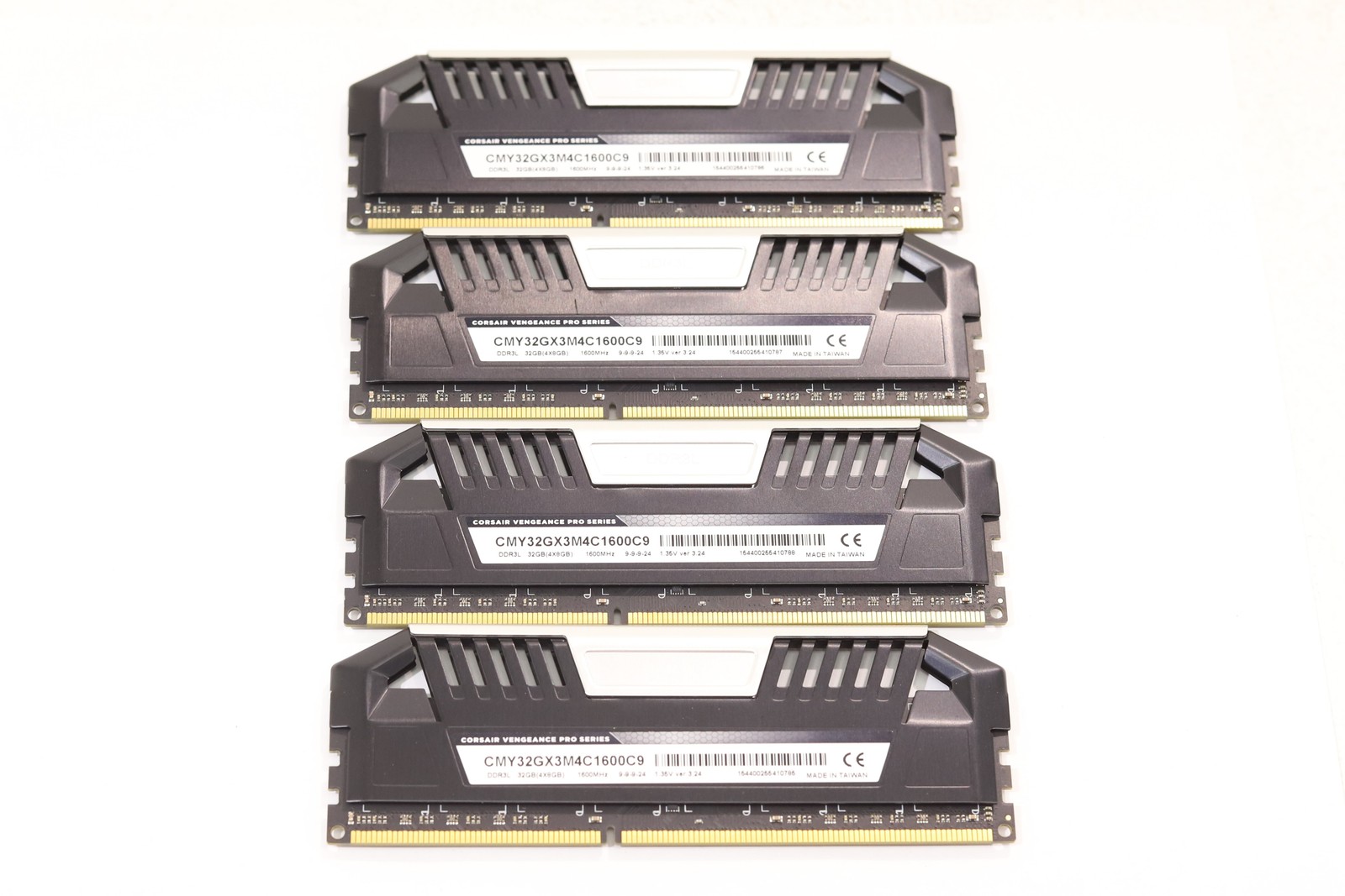 Corsair Vengeance Pro 32GB(4x8GB) PC3L-12800 DDR3L-1600MHz RAM CMY32GX3M4C1600C9