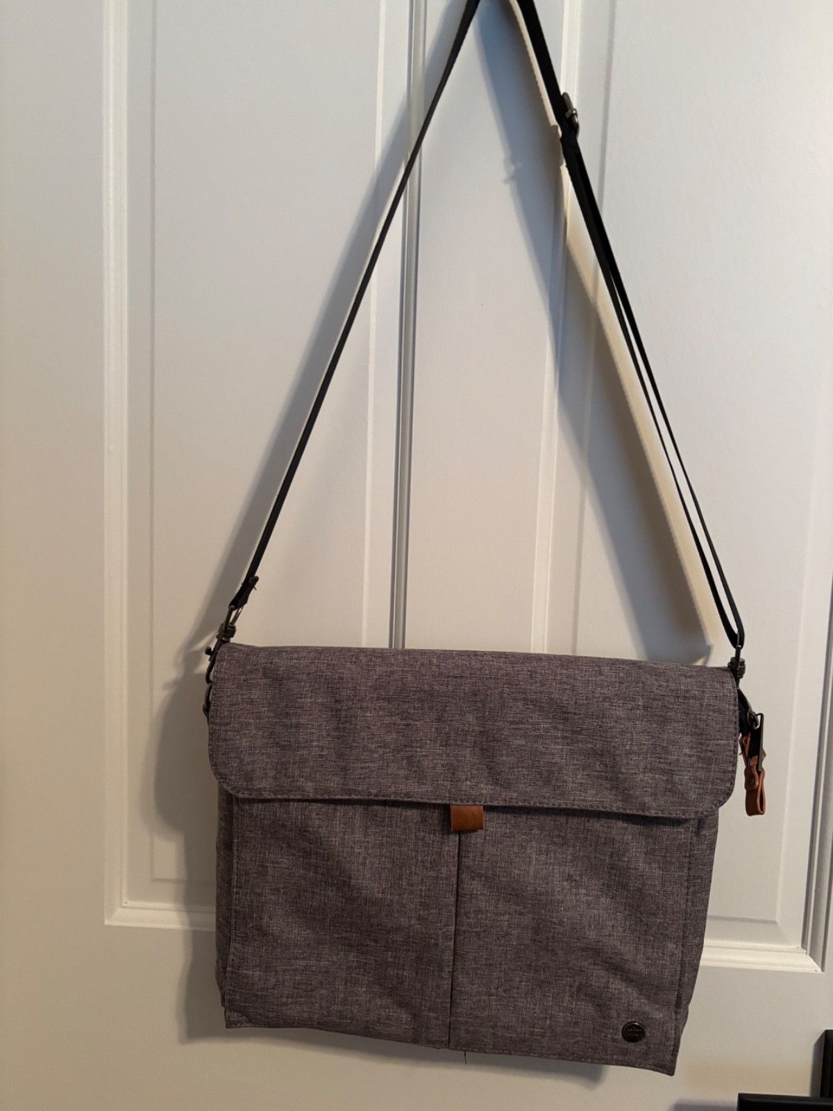 PKG 15” Laptop Messenger Bag Carry Crossbody Gray 10L 