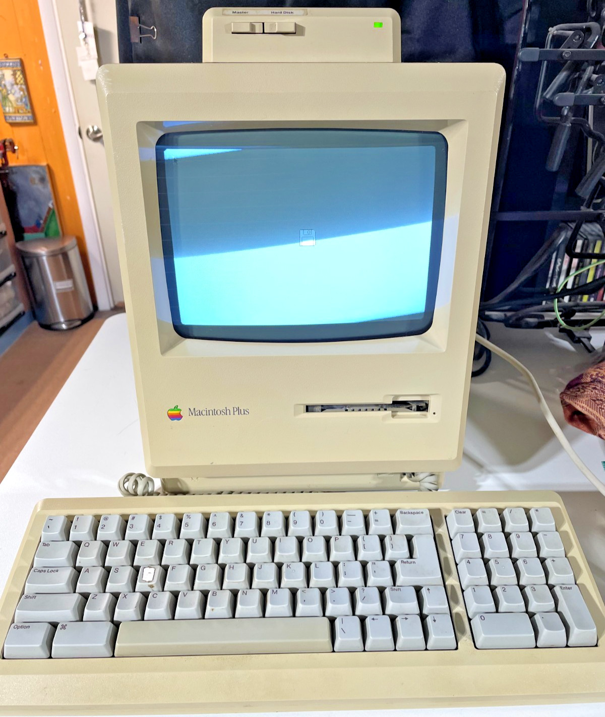 Vintage 1988 Apple Macintosh Plus 1MB M0001A Computer Keyboard WORKING See Video