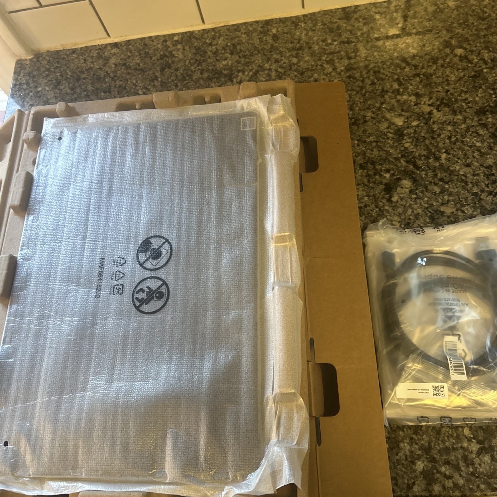 LG Gram + View 17" Portable Monitor 17MT70.ASDU1 IPS WQXGA/WQHD Open Box