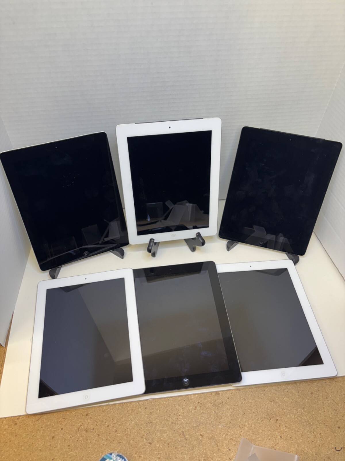 Lot/Bundle of Apple iPad 3rd Gen , Wi-Fi - Black/White *FOR PARTS*