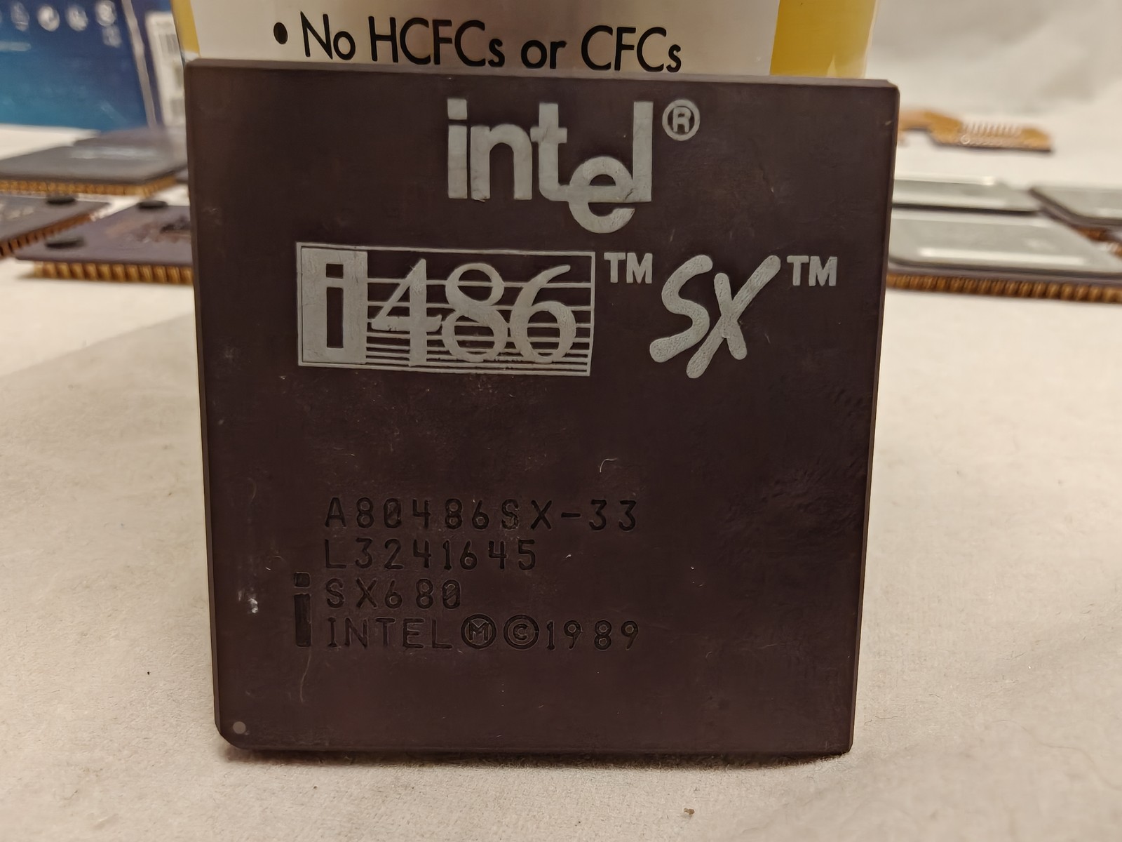 Intel i486 SX-33 A80486SX-33 SX680 Socket 3 Ceramic Gold Vintage CPU 486SX
