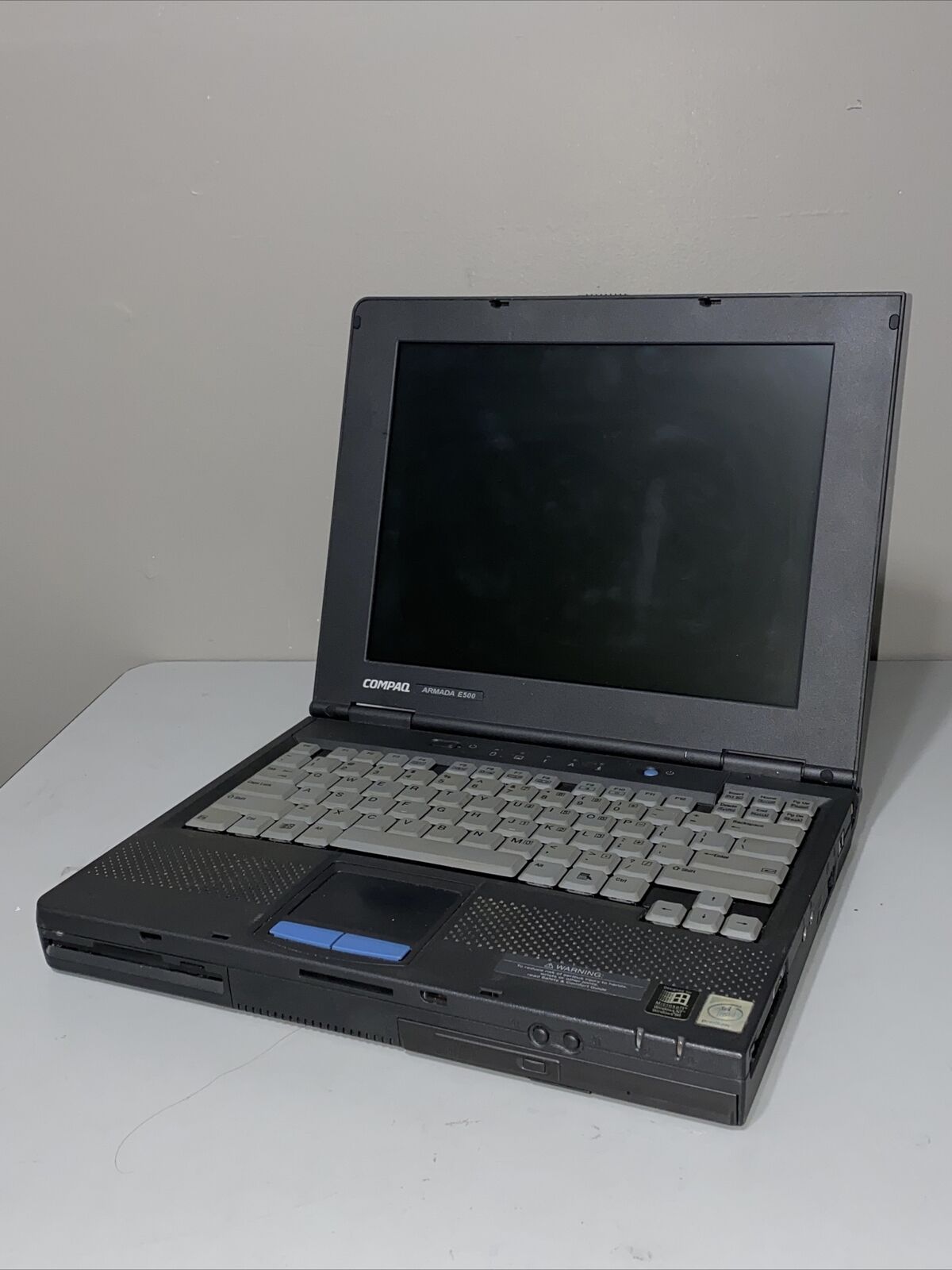 Vintage Compaq Armada E500 PP2060 Laptop Computer Pentium II Windows 98 UNTESTED