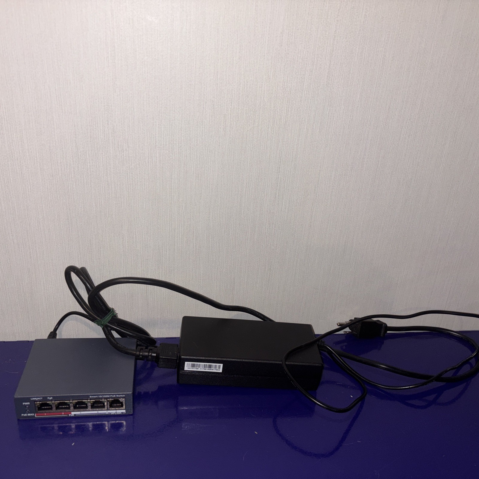 LTS POE-SW401 IP PoE h1 4-Port Gigabit, Discontinued Item With Plug
