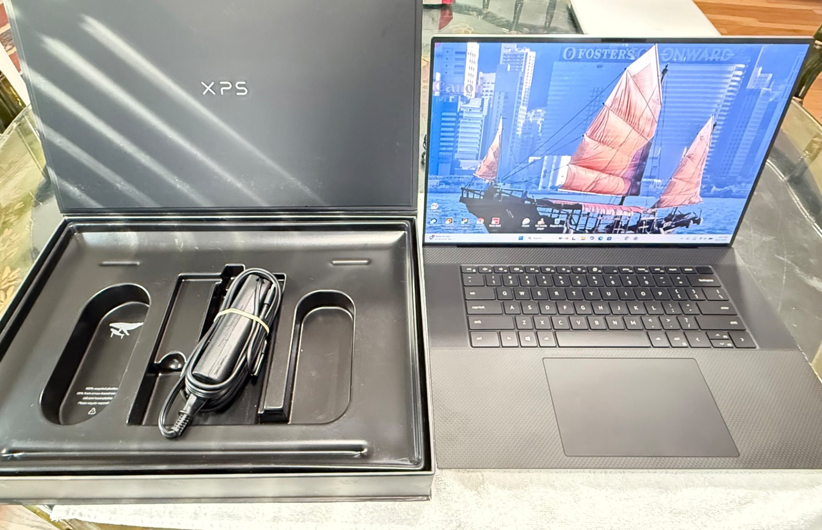Dell XPS -17'' 9700  i7-10875H. CPU 2.30 GHz/Ram 32GB Win 11 Pro/W. Original Box