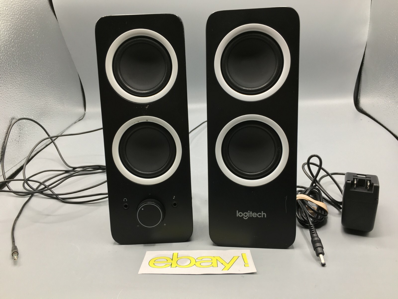 Logitech Z200 Wired Speakers (S-00135) (2-Piece) w/ AC Black - 