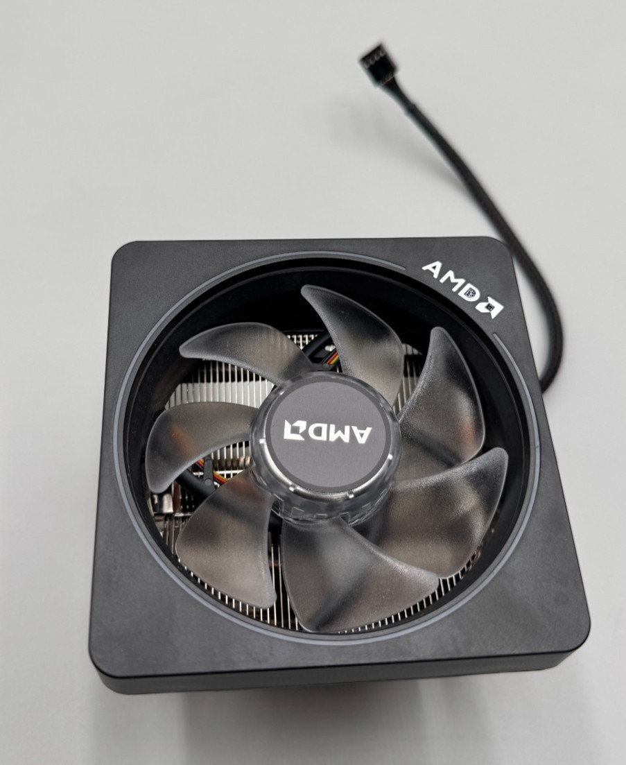 AMD Wraith Prism RGB LED CPU Cooler Fan Copper Heat Pipe Heatsink 4-Pin PWM Good