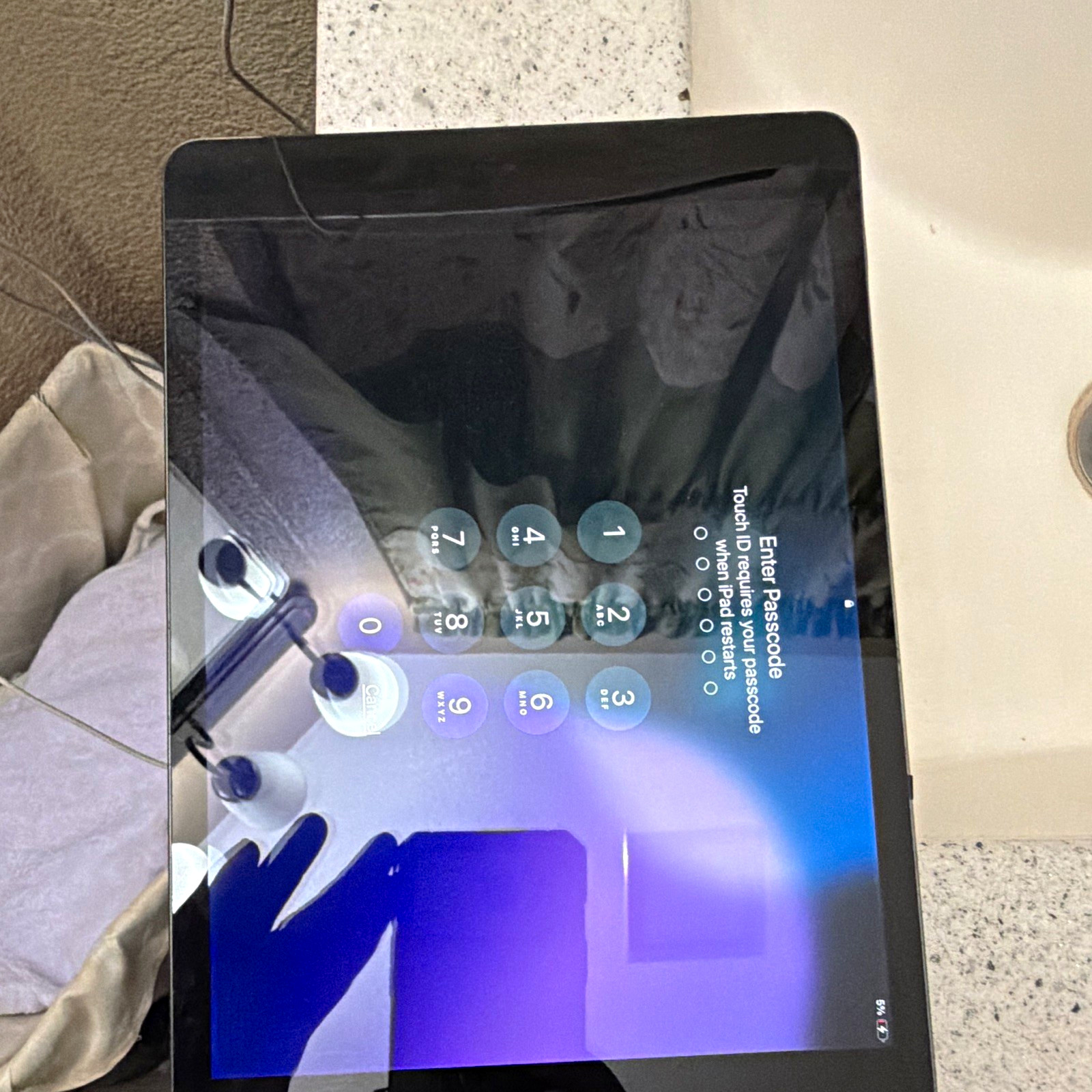 Apple iPad 10.2in 64GB Wi‑Fi + 4G iOS Gray Tablet For Parts/Not Working