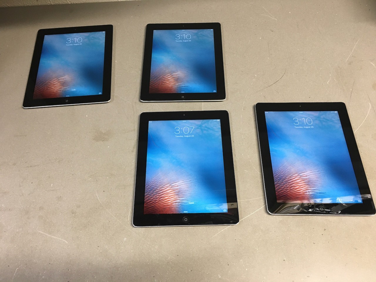 4x Lot of Apple iPad 2nd Gen A1395 16GB Vintage Obsolete iOS 9.3.5 UNLOCKED #17