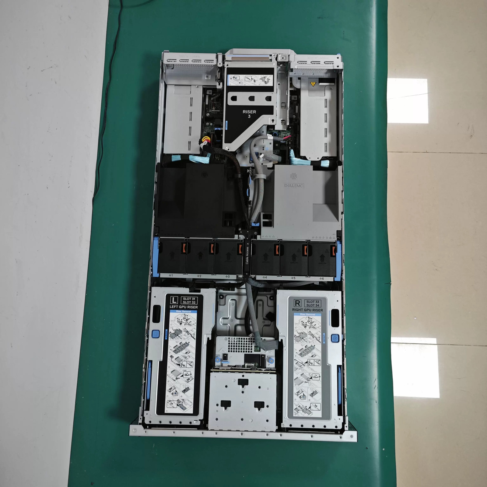 Dell PowerEdge R750XA Server 8X2.5"(8xNVME)/2X Gold 6330 CPU/4X 32G 3200MHz RAM
