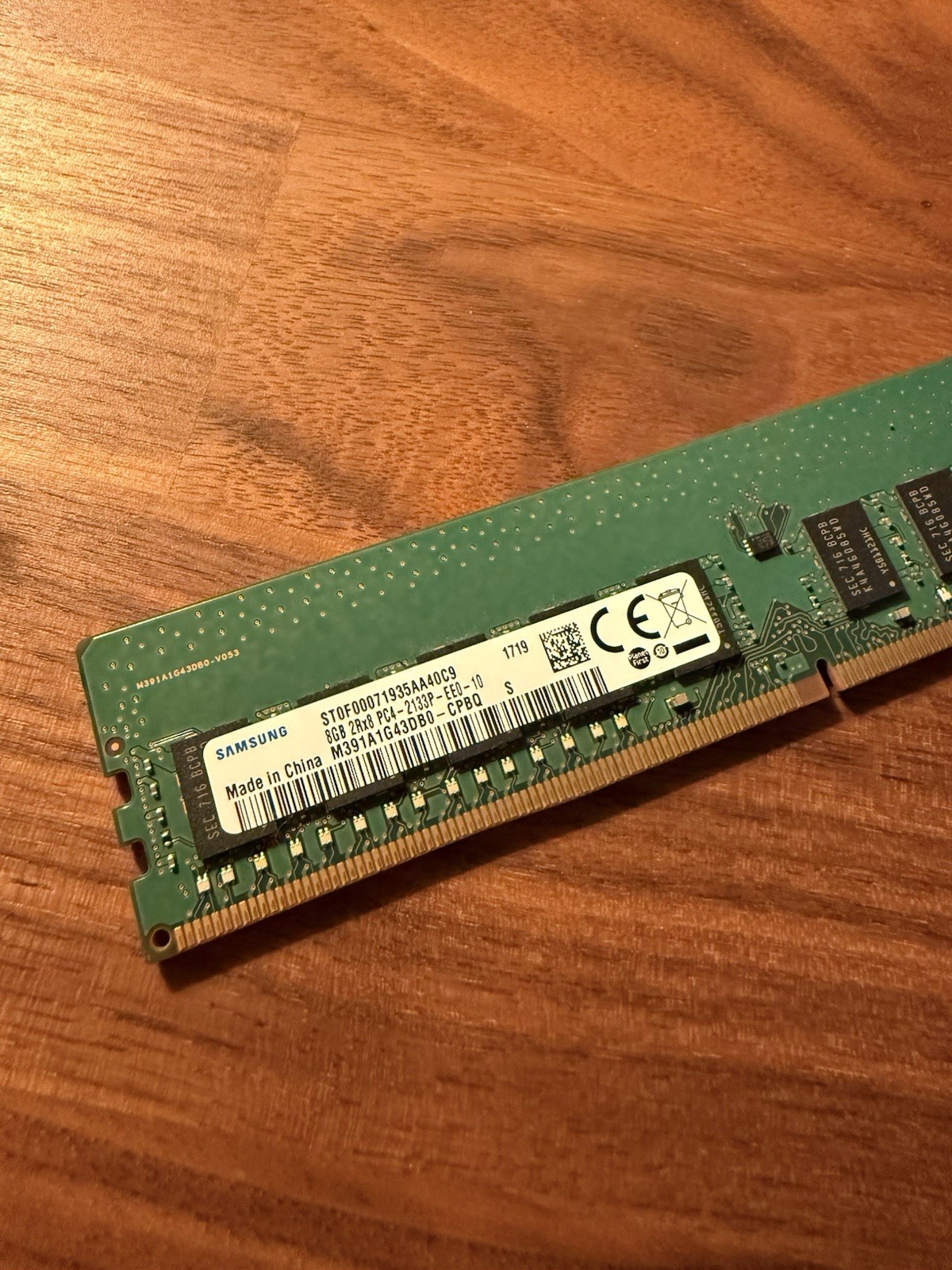 Samsung 8GB (1x8GB) 2Rx8 PC4-2133P-EE0-10 Desktop Memory RAM M391A1G43DB0-CPBQ