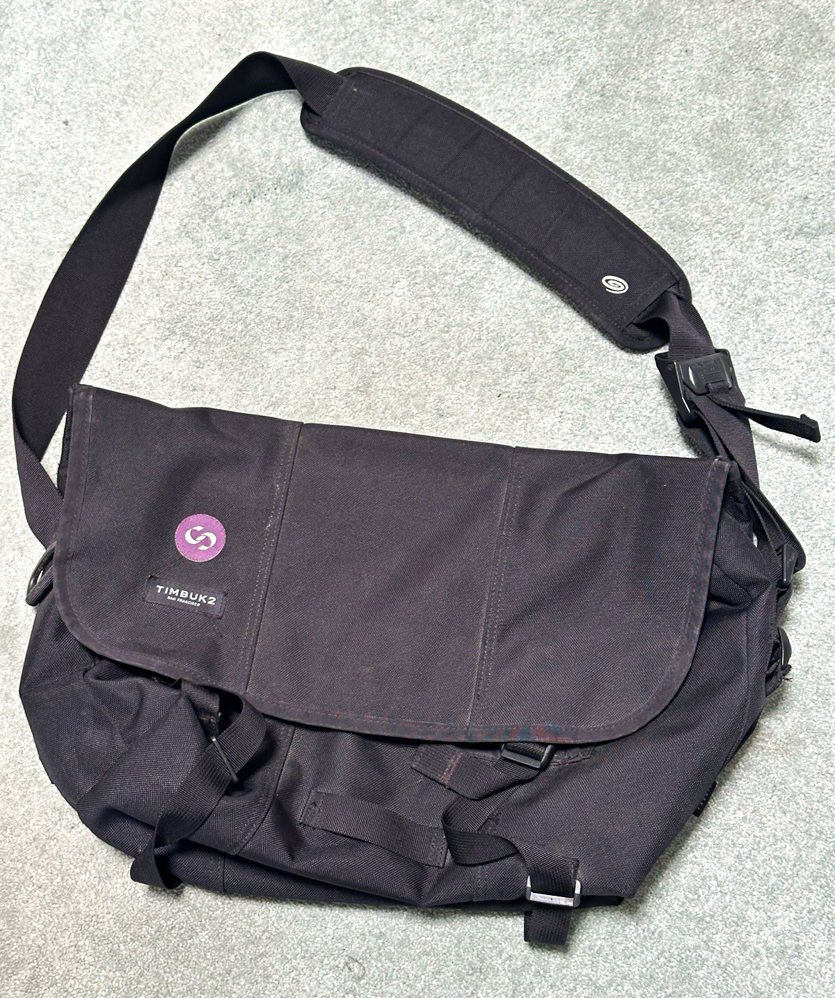 Timbuk2 Classic Messenger Shoulder Bag Black Padded Strap Fits 13" Laptop