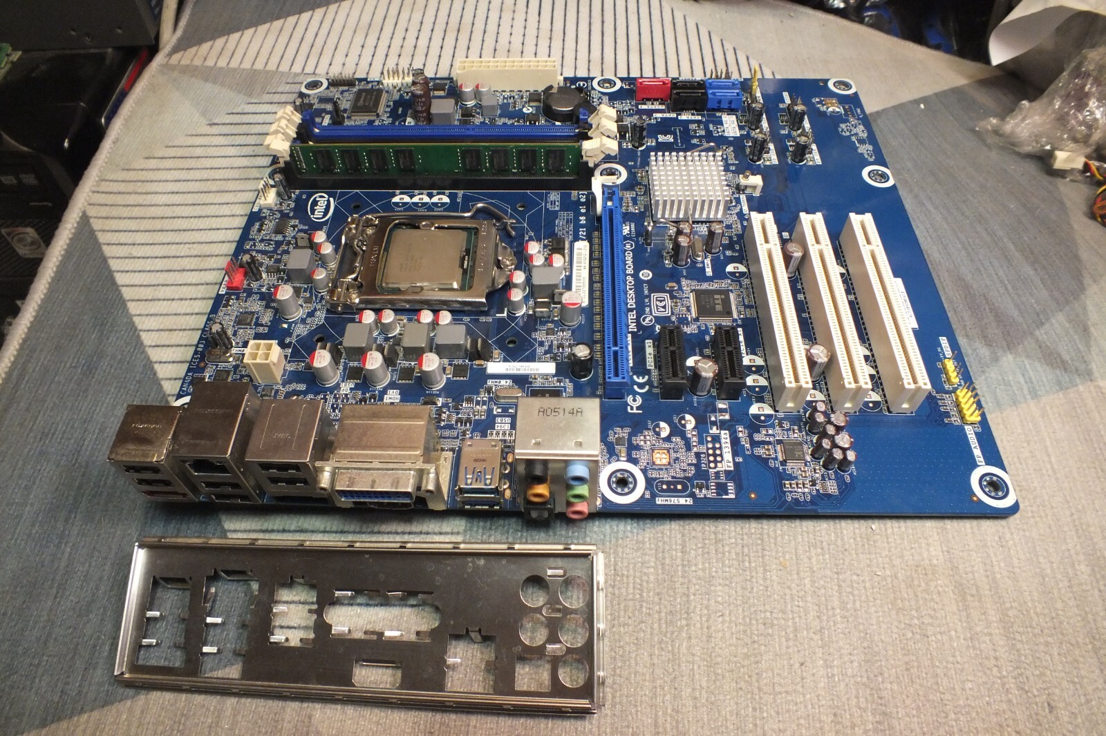 INTEL DH67CL, AA G10212-210, LGA1155, Motherboard +CORE i5-2320 3GHz +2Gb +I/O