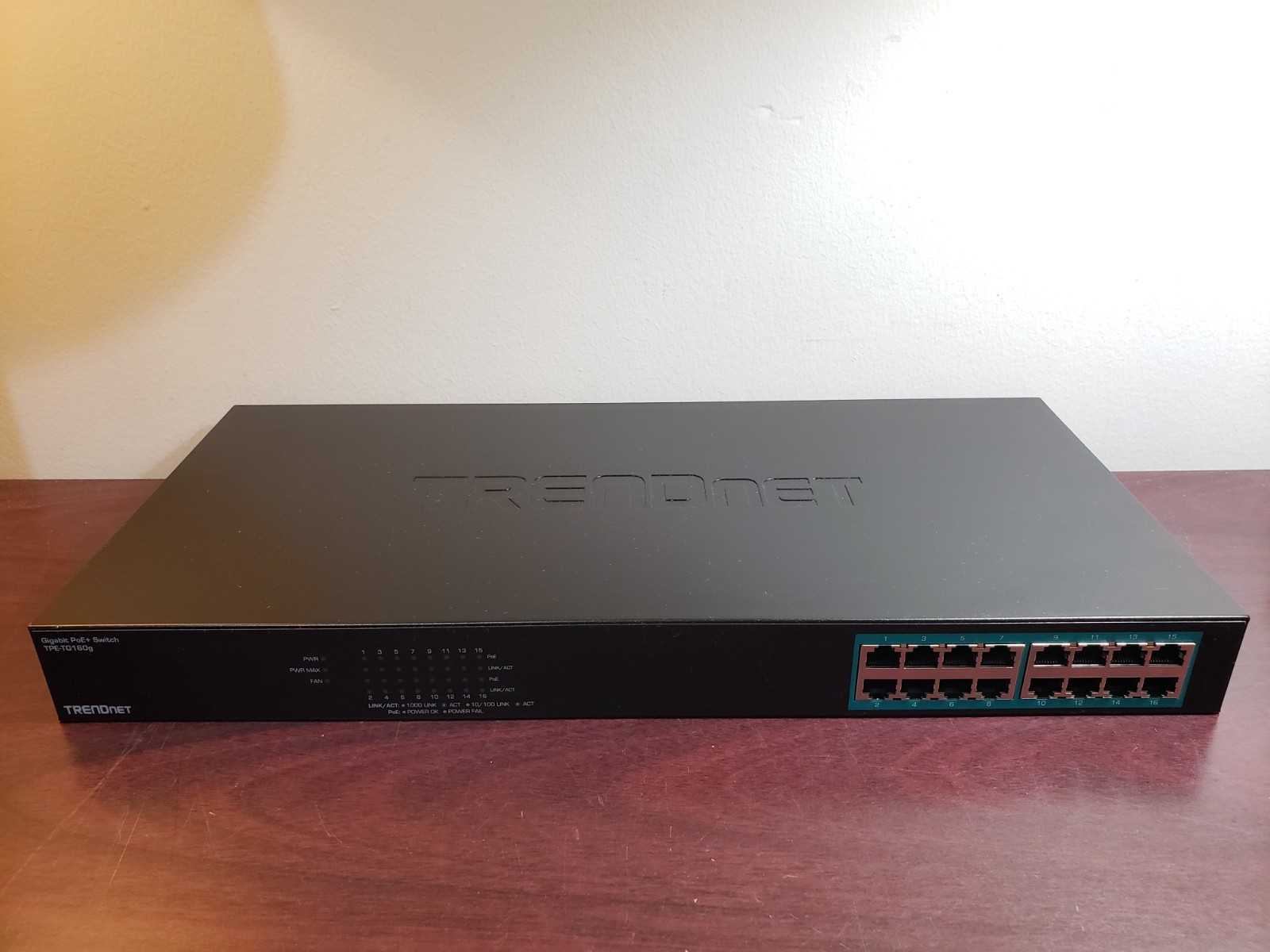 TRENDnet TPE-TG160G/A 16 Port Rack Mountable Ethernet Switch