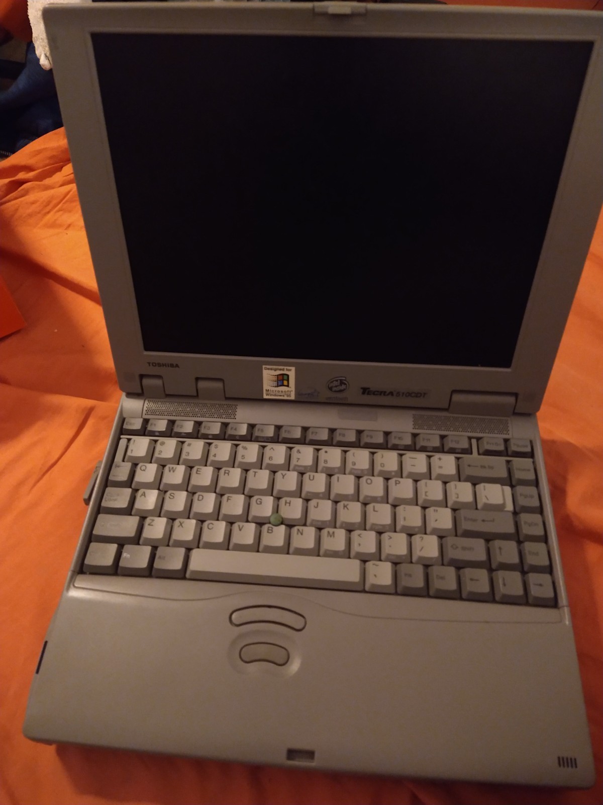 Toshiba Tecra 510CDT Laptop -- Boots to Windows 95 via SD card