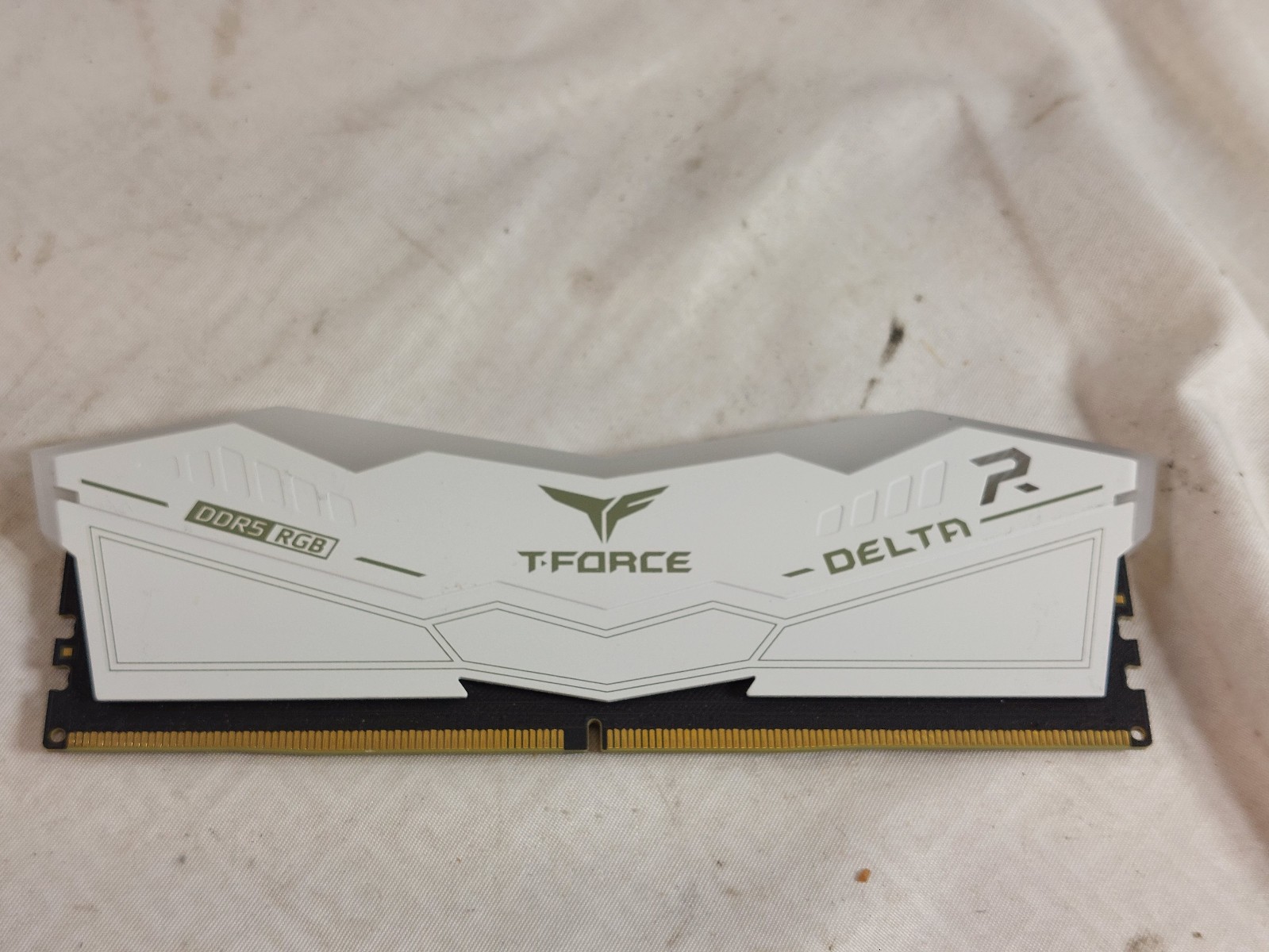TeamGroup T-Force Delta RGB 16GB (1x16GB) DDR5-6000MHz CL30 - White