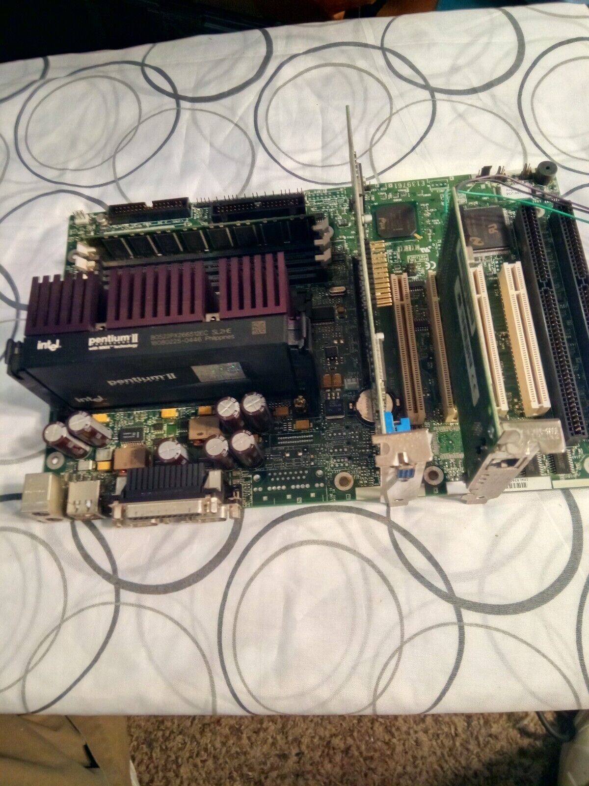 INTEL AL440LX ,681537-401 PENTIUM II 266 WITH VIDEO CARD AND NETWORK 